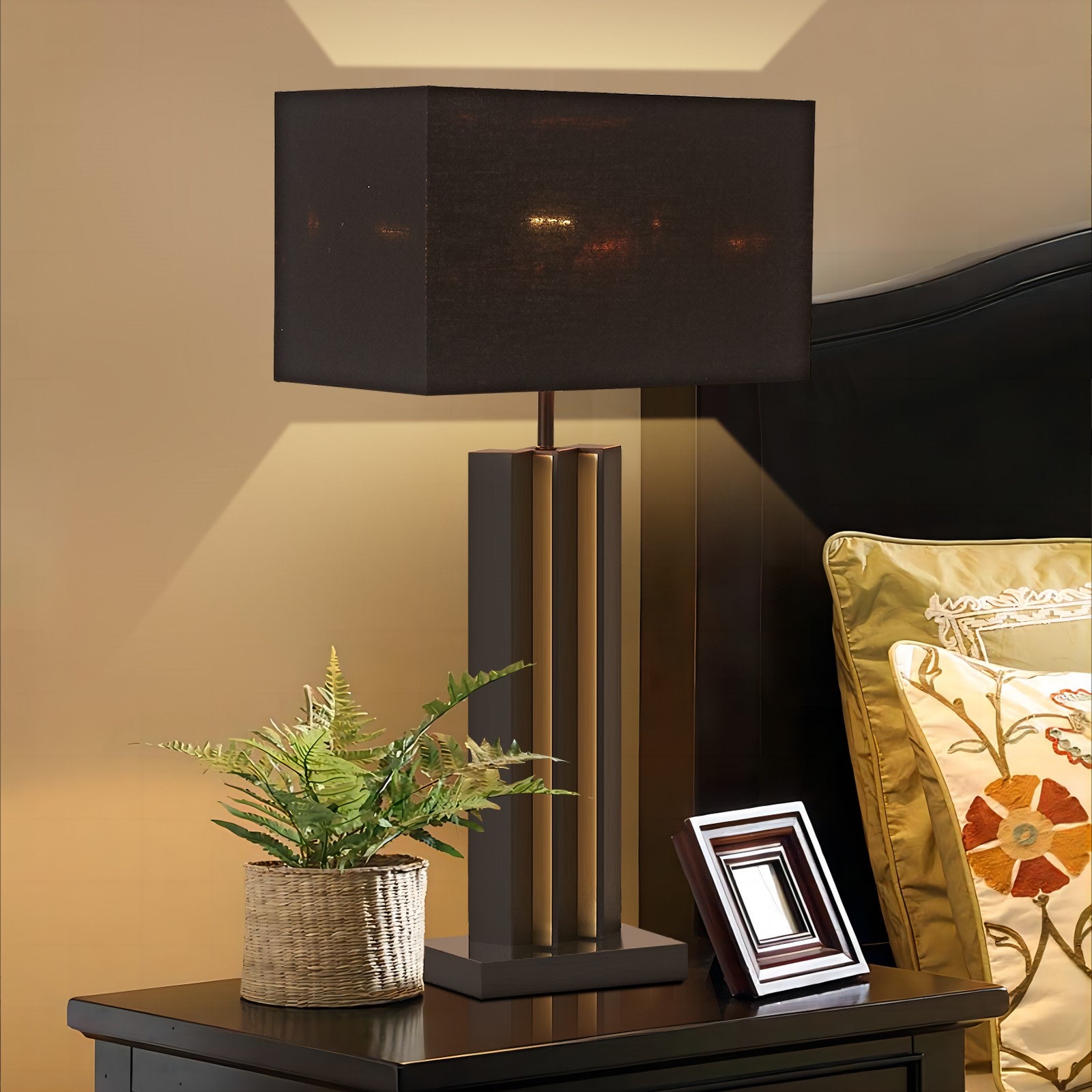 T108002 Lamp